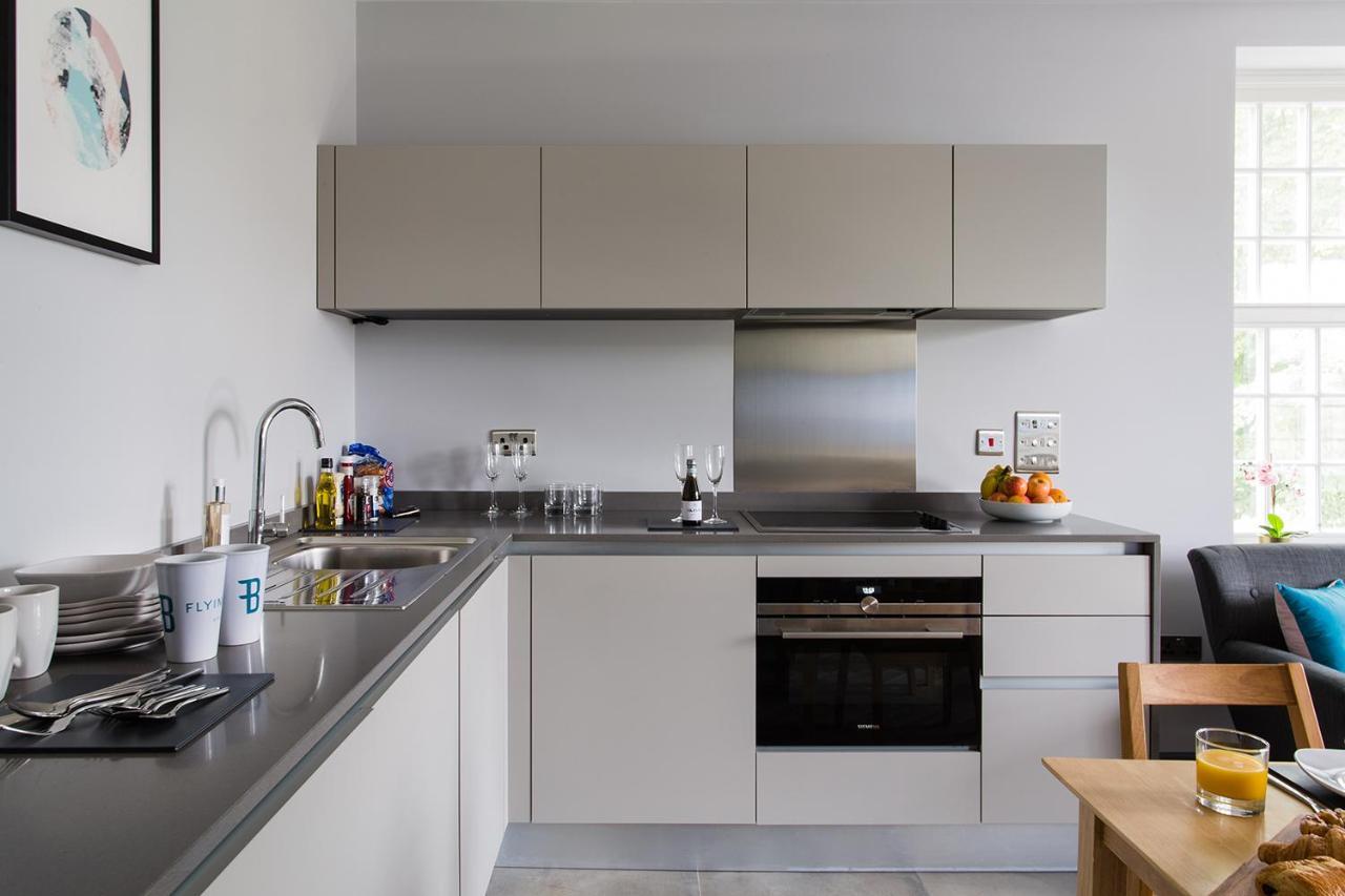 Farnborough Boutique By Viridian Apartments Extérieur photo
