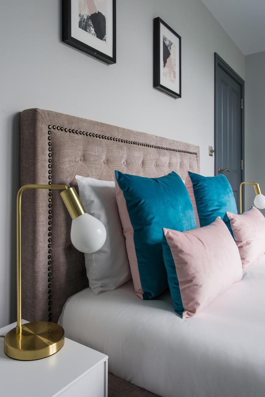 Farnborough Boutique By Viridian Apartments Extérieur photo